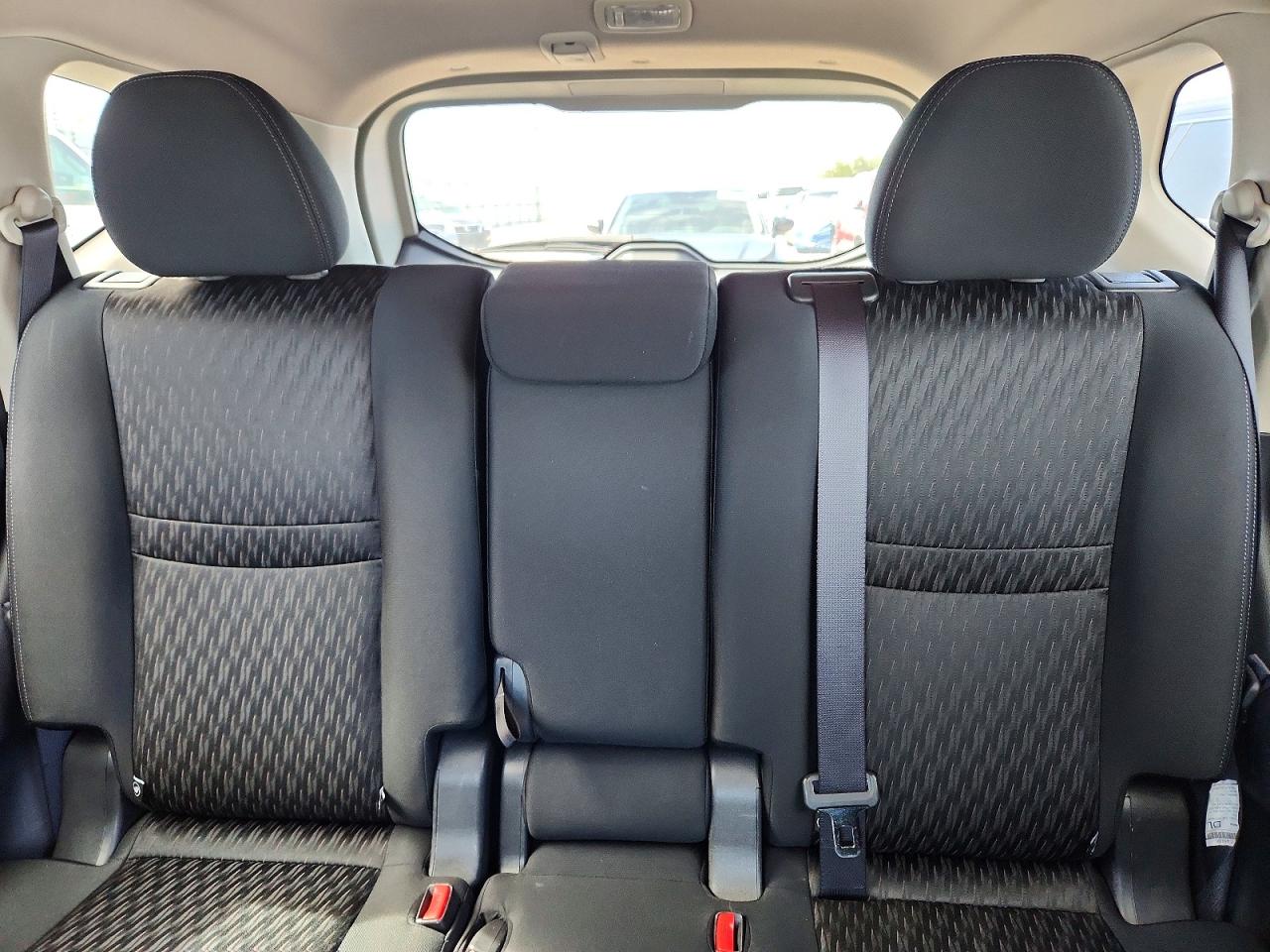 2017 NISSAN ROGUE SV photo 19