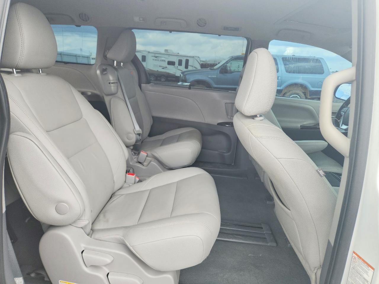 2020 TOYOTA SIENNA XLE 8-PASSENGER photo 31