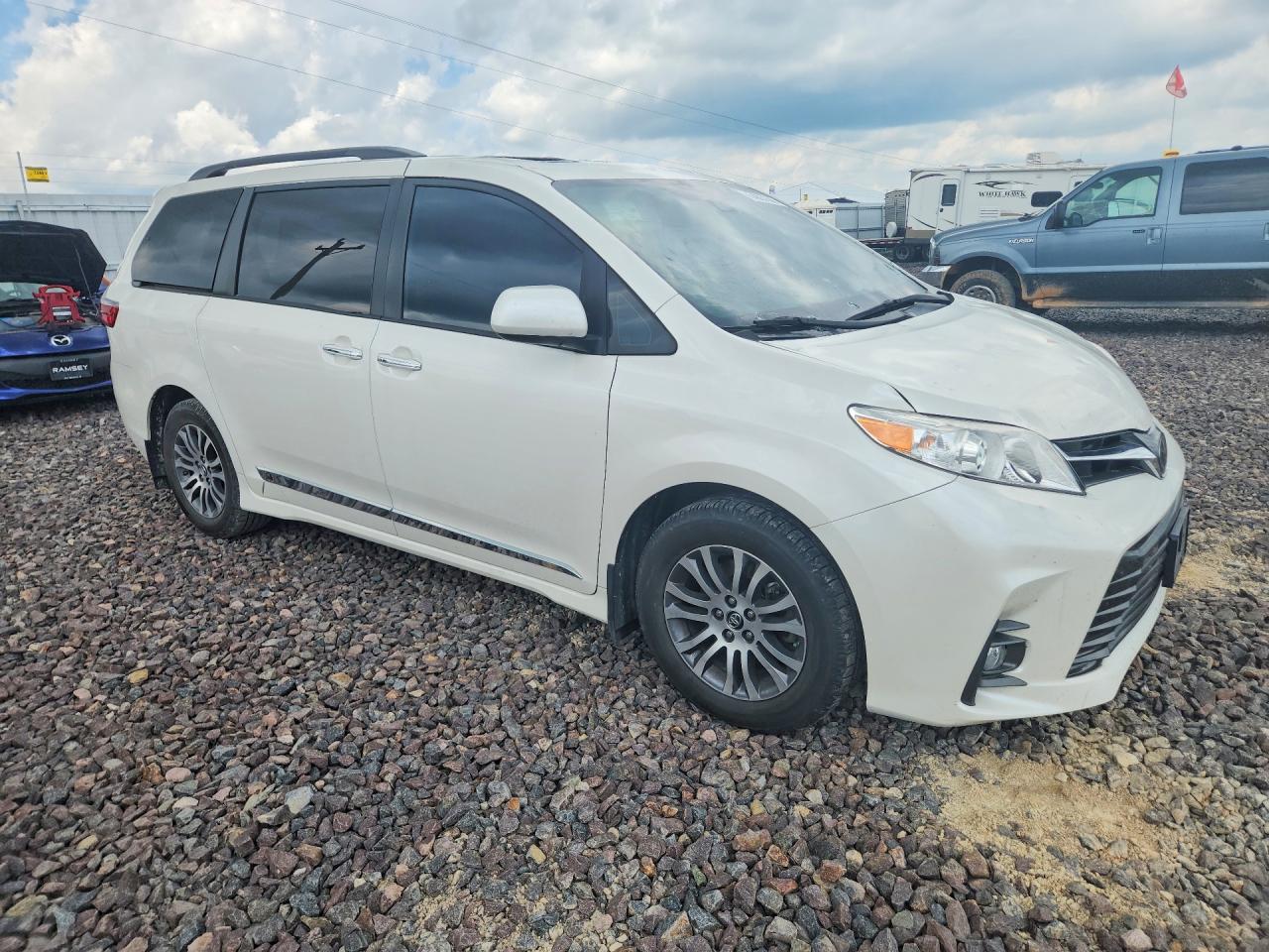 2020 TOYOTA SIENNA XLE 8-PASSENGER photo 10
