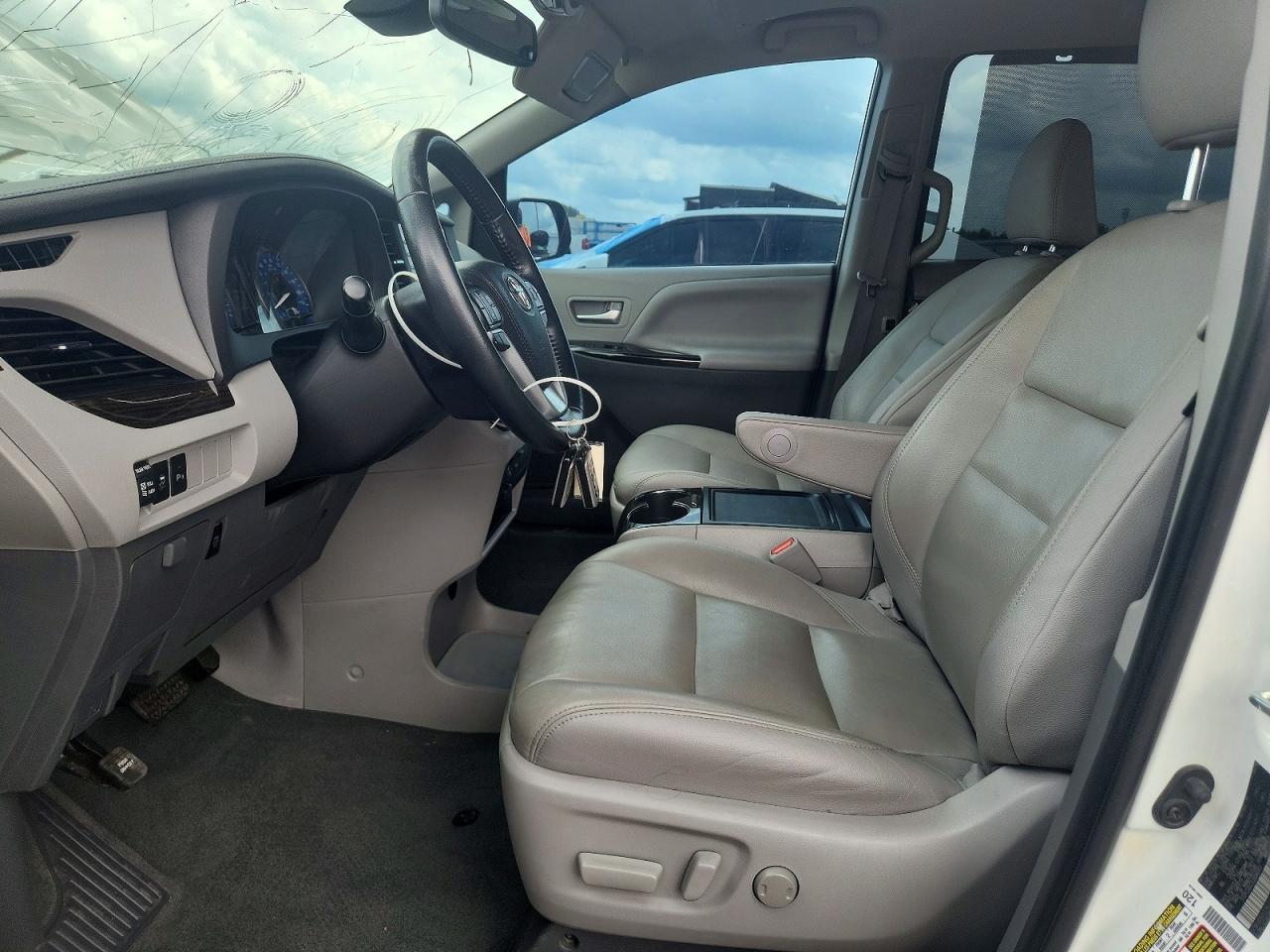 2020 TOYOTA SIENNA XLE 8-PASSENGER photo 19