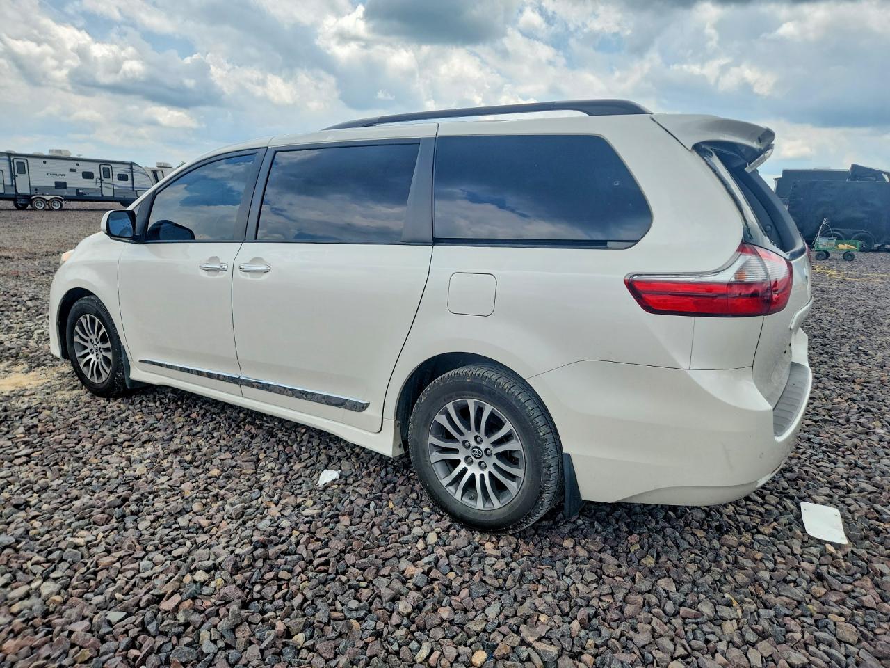 2020 TOYOTA SIENNA XLE 8-PASSENGER photo 4