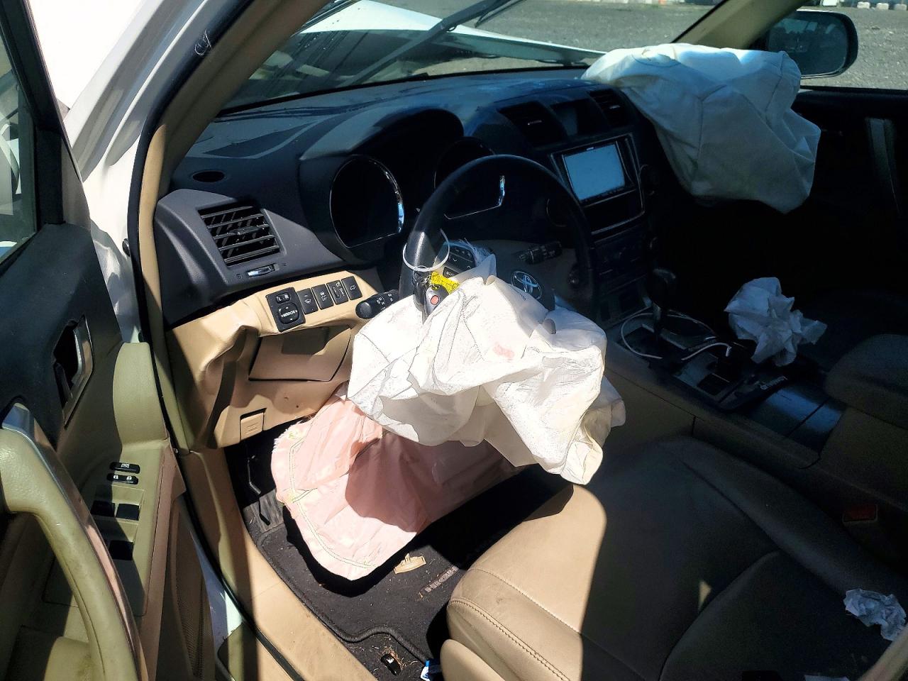 2013 TOYOTA HIGHLANDER SE photo 15