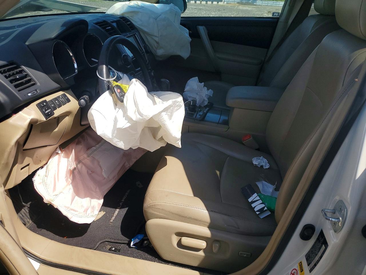 2013 TOYOTA HIGHLANDER SE photo 13