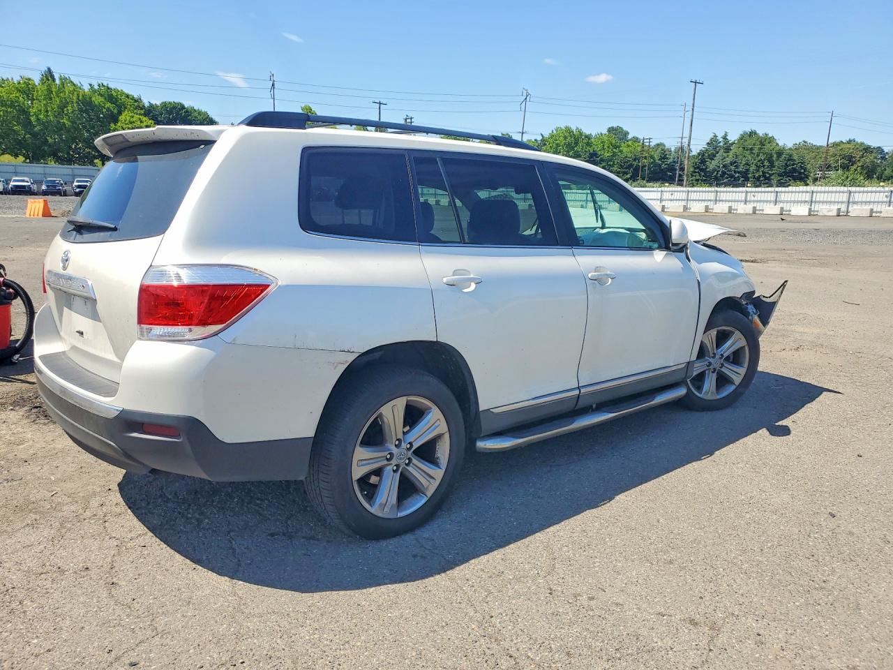 2013 TOYOTA HIGHLANDER SE photo 5