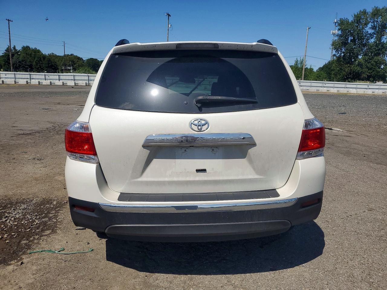2013 TOYOTA HIGHLANDER SE photo 11