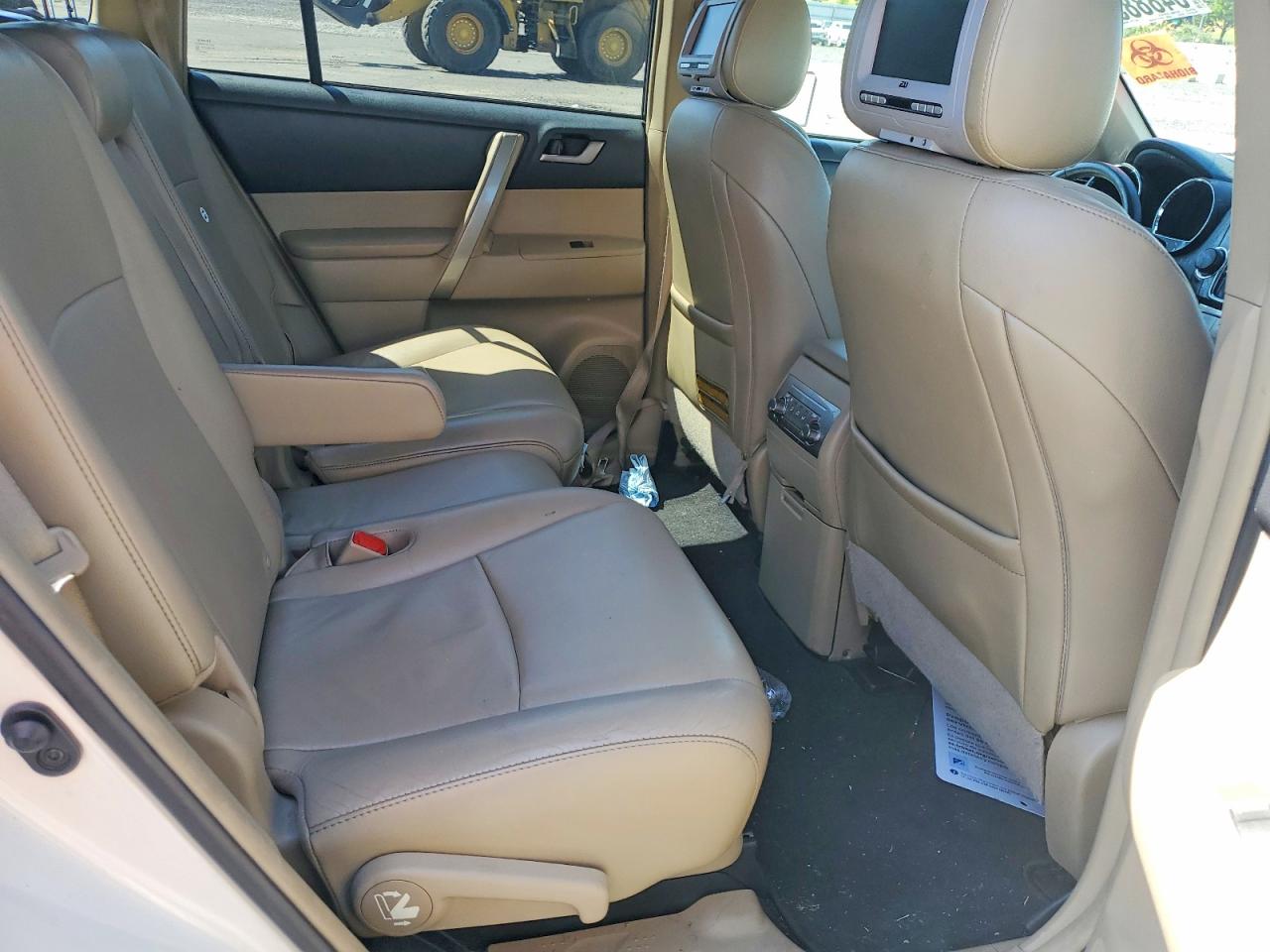 2013 TOYOTA HIGHLANDER SE photo 19