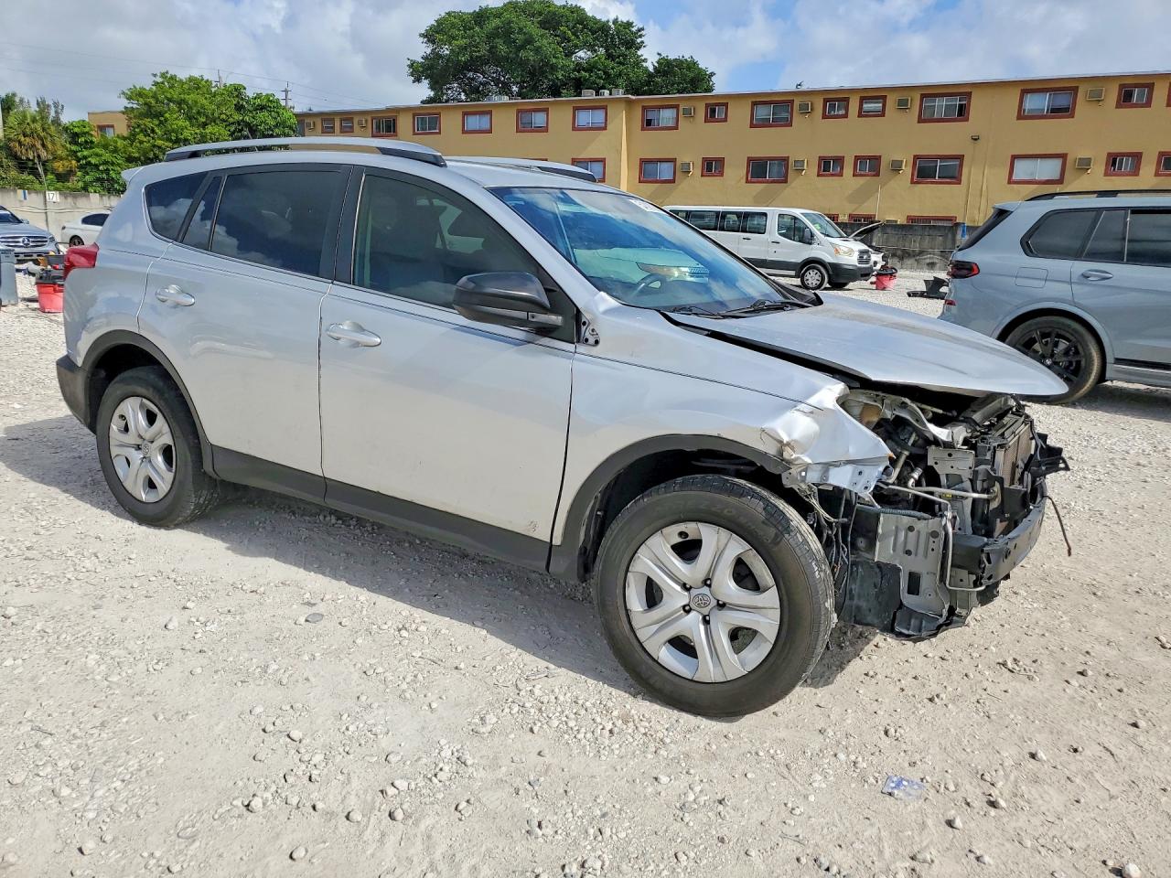 2015 TOYOTA RAV4 LE photo 7