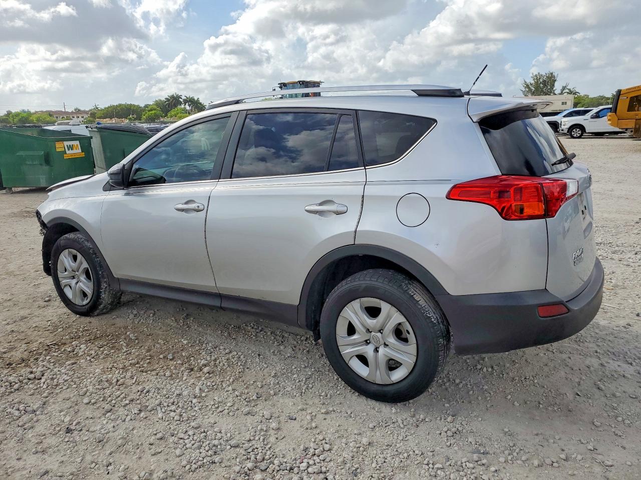 2015 TOYOTA RAV4 LE photo 3