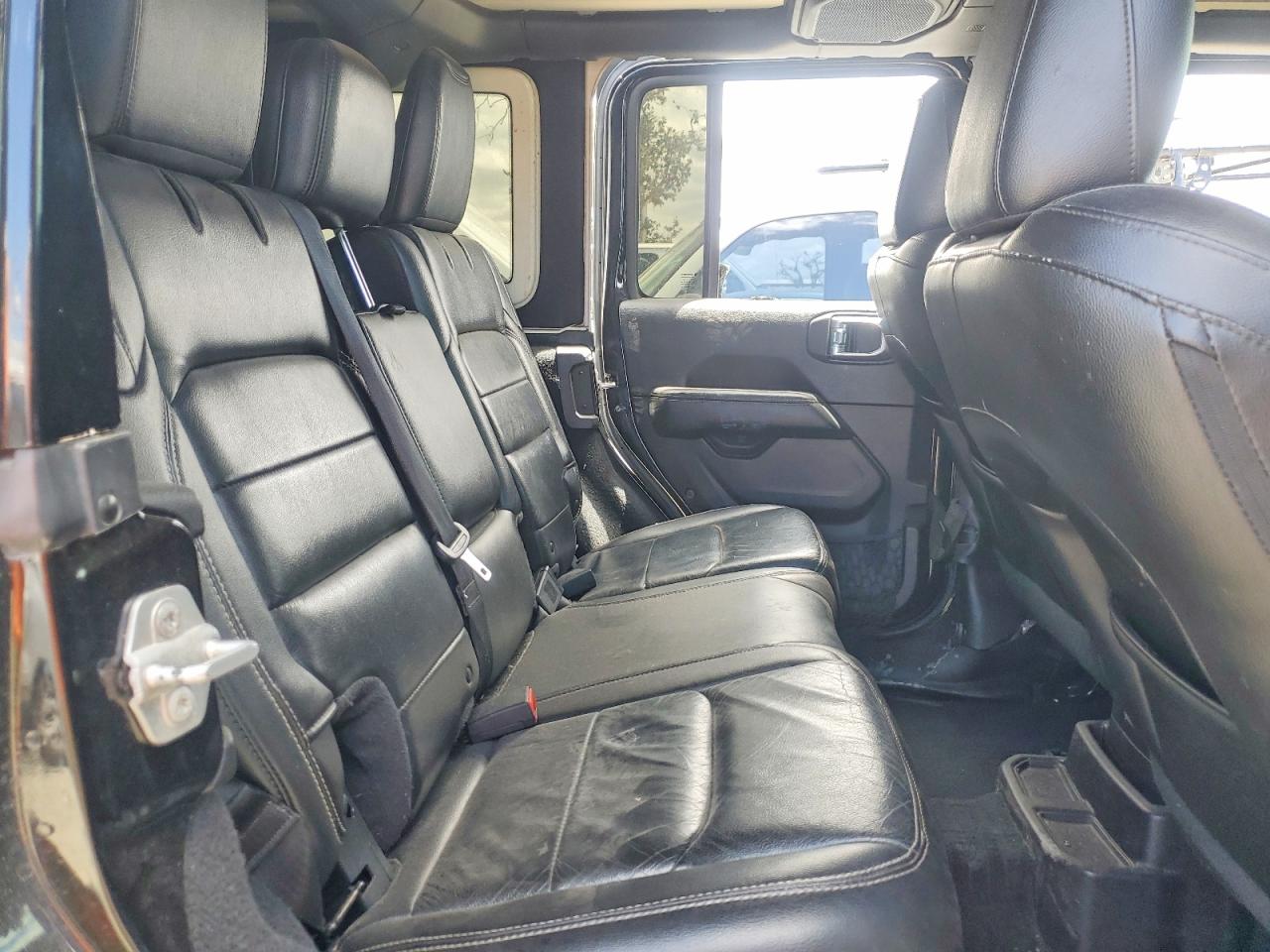 2018 JEEP WRANGLER UNLIMITED SAHARA photo 11