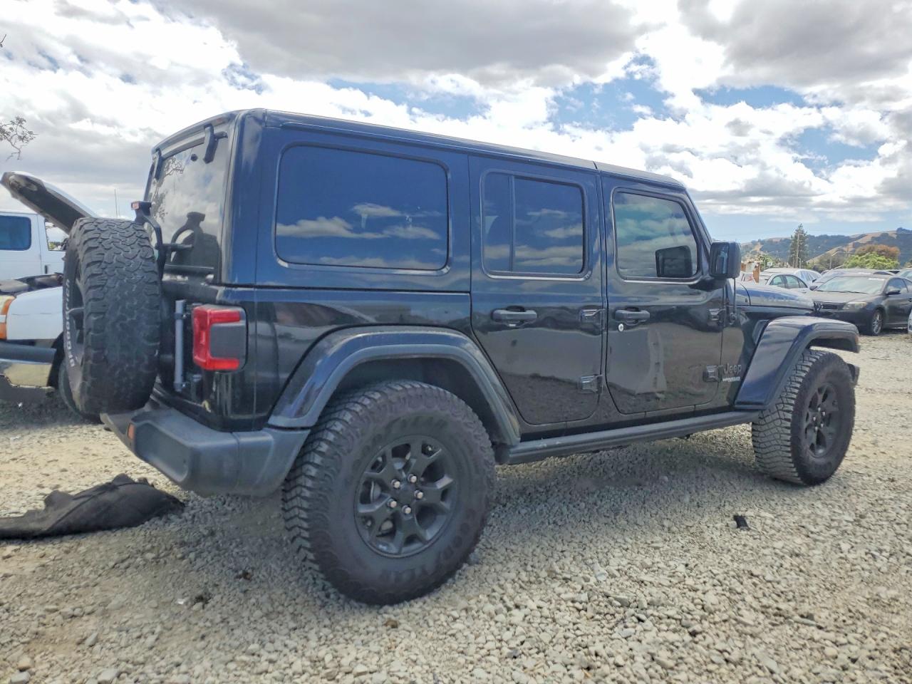 2018 JEEP WRANGLER UNLIMITED SAHARA photo 3