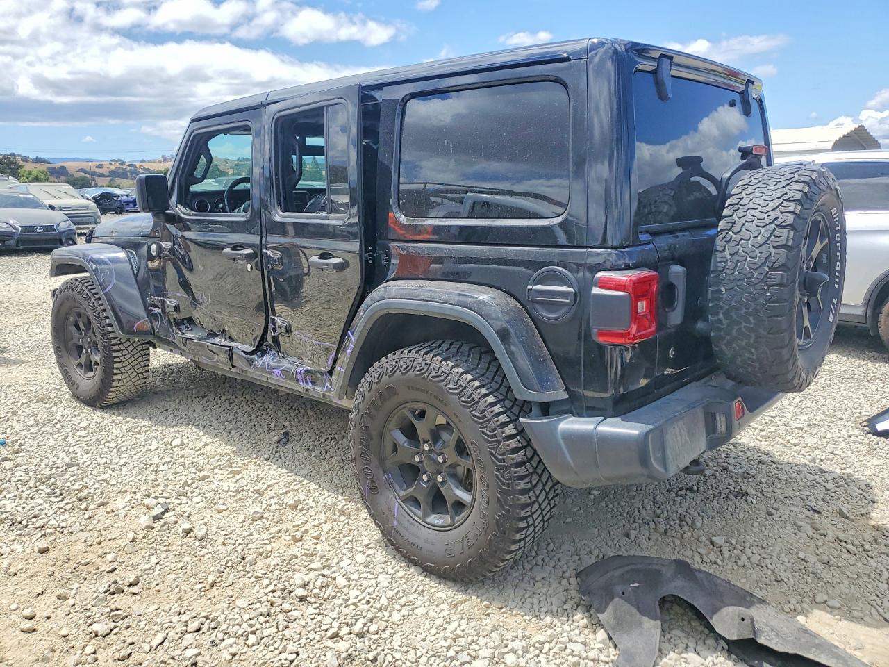 2018 JEEP WRANGLER UNLIMITED SAHARA photo 2