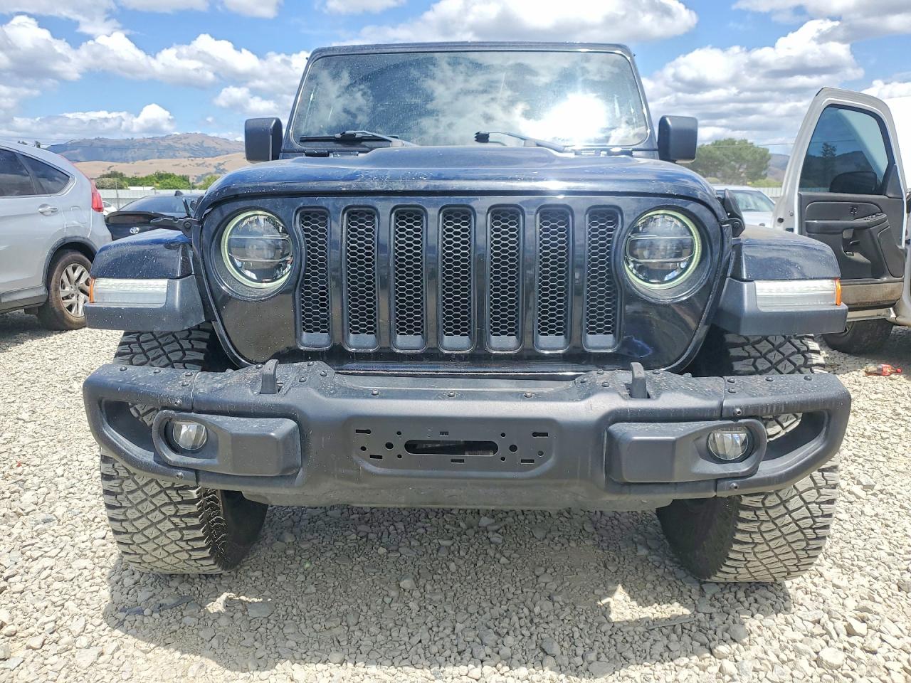 2018 JEEP WRANGLER UNLIMITED SAHARA photo 5
