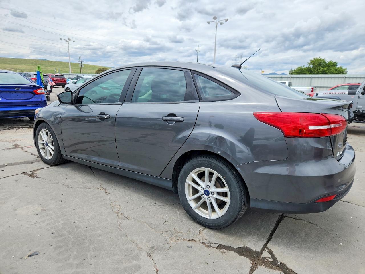 2017 FORD FOCUS SE photo 3