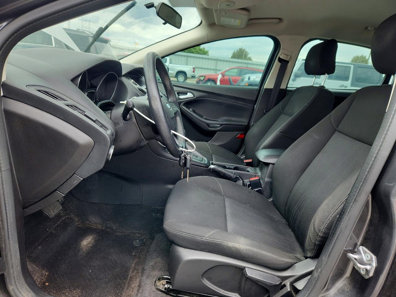 2017 FORD FOCUS SE photo 13