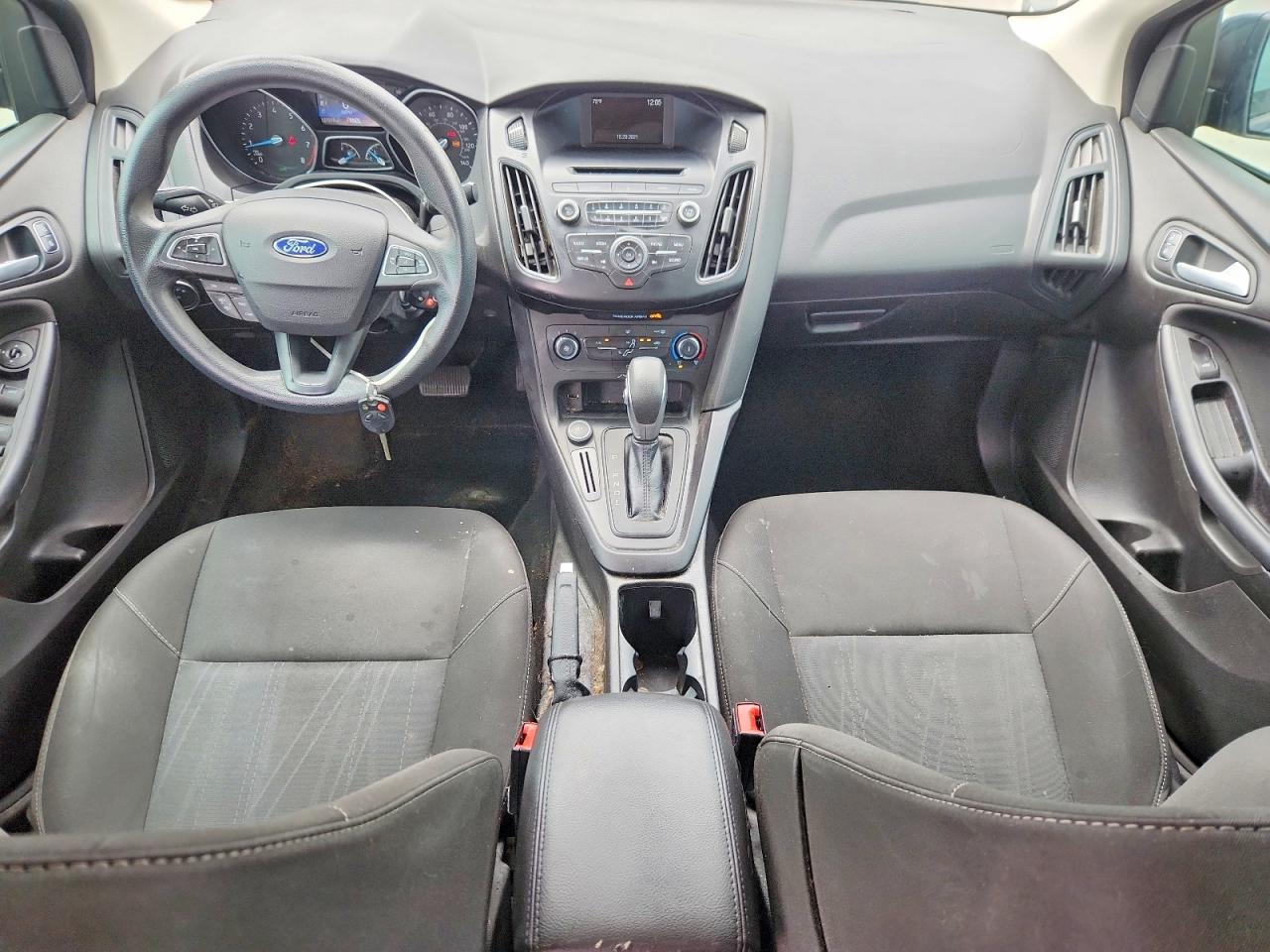 2017 FORD FOCUS SE photo 15