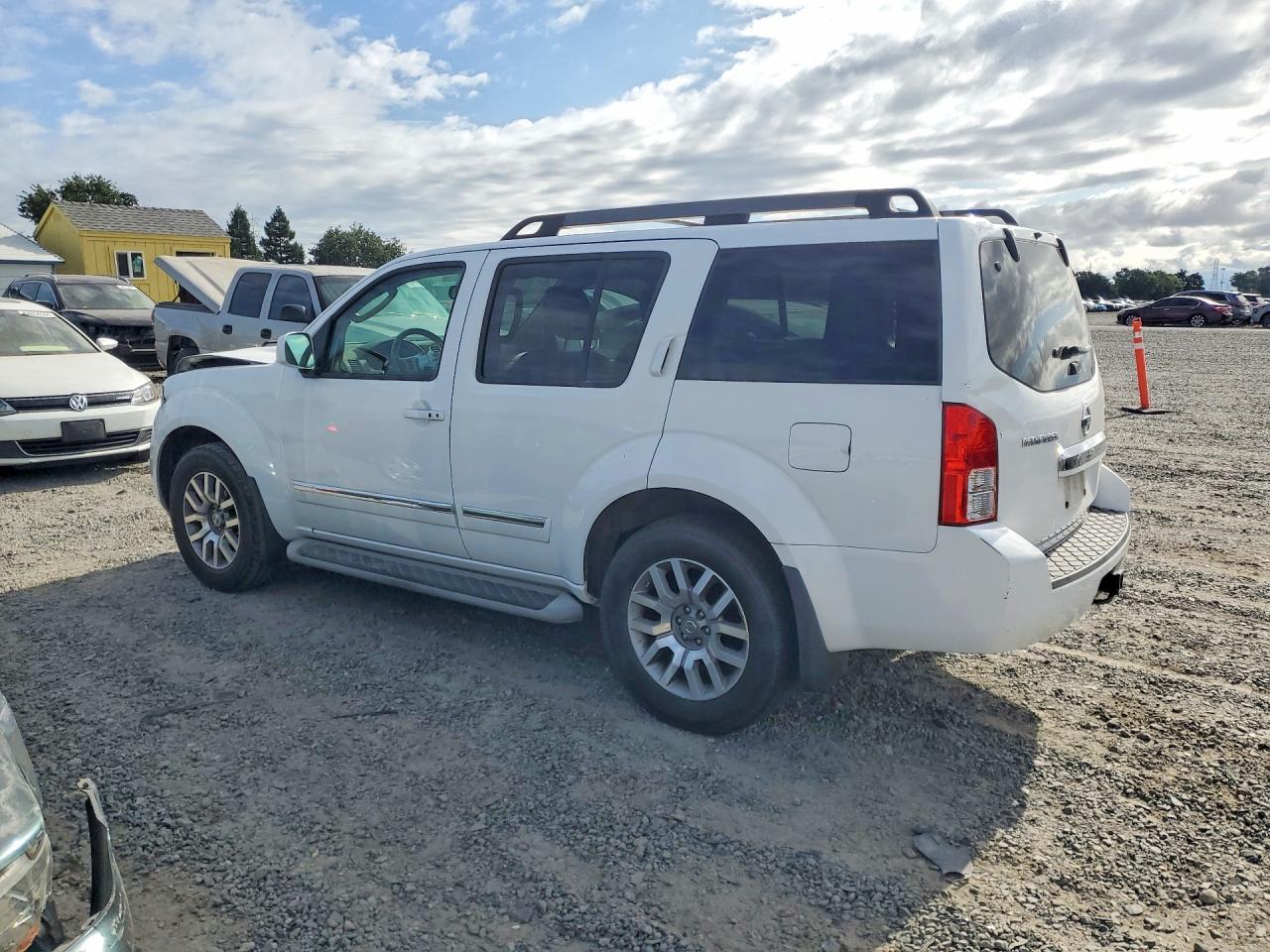 2010 NISSAN PATHFINDER S FE+ photo 3