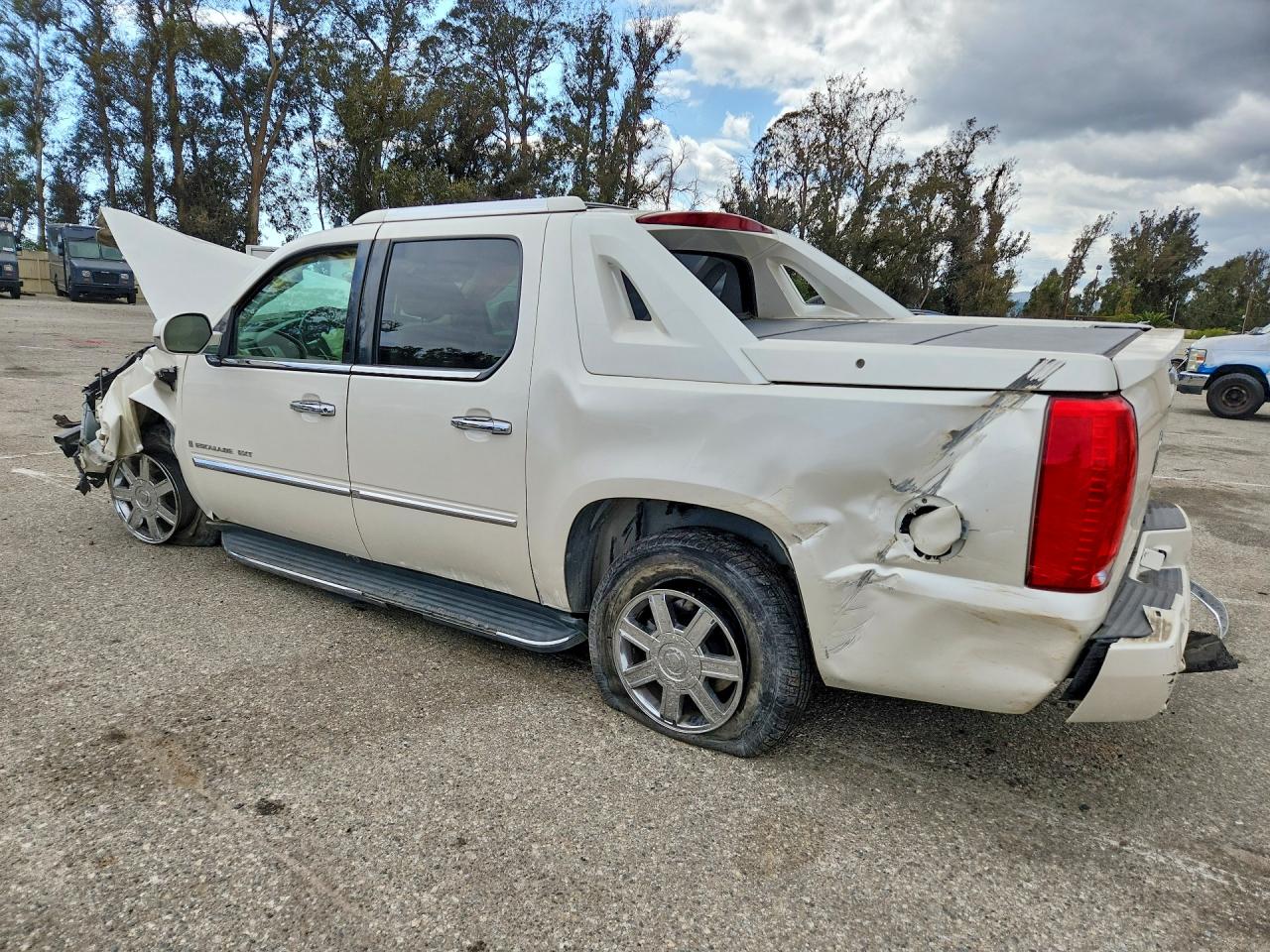 2007 CADILLAC ESCALADE EXT photo 2
