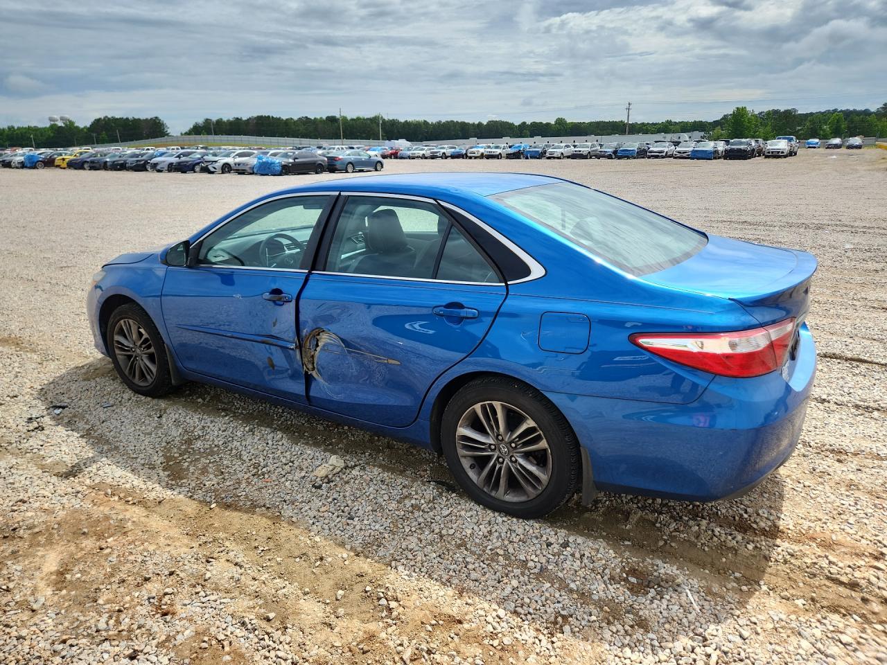 2017 TOYOTA CAMRY SE photo 2