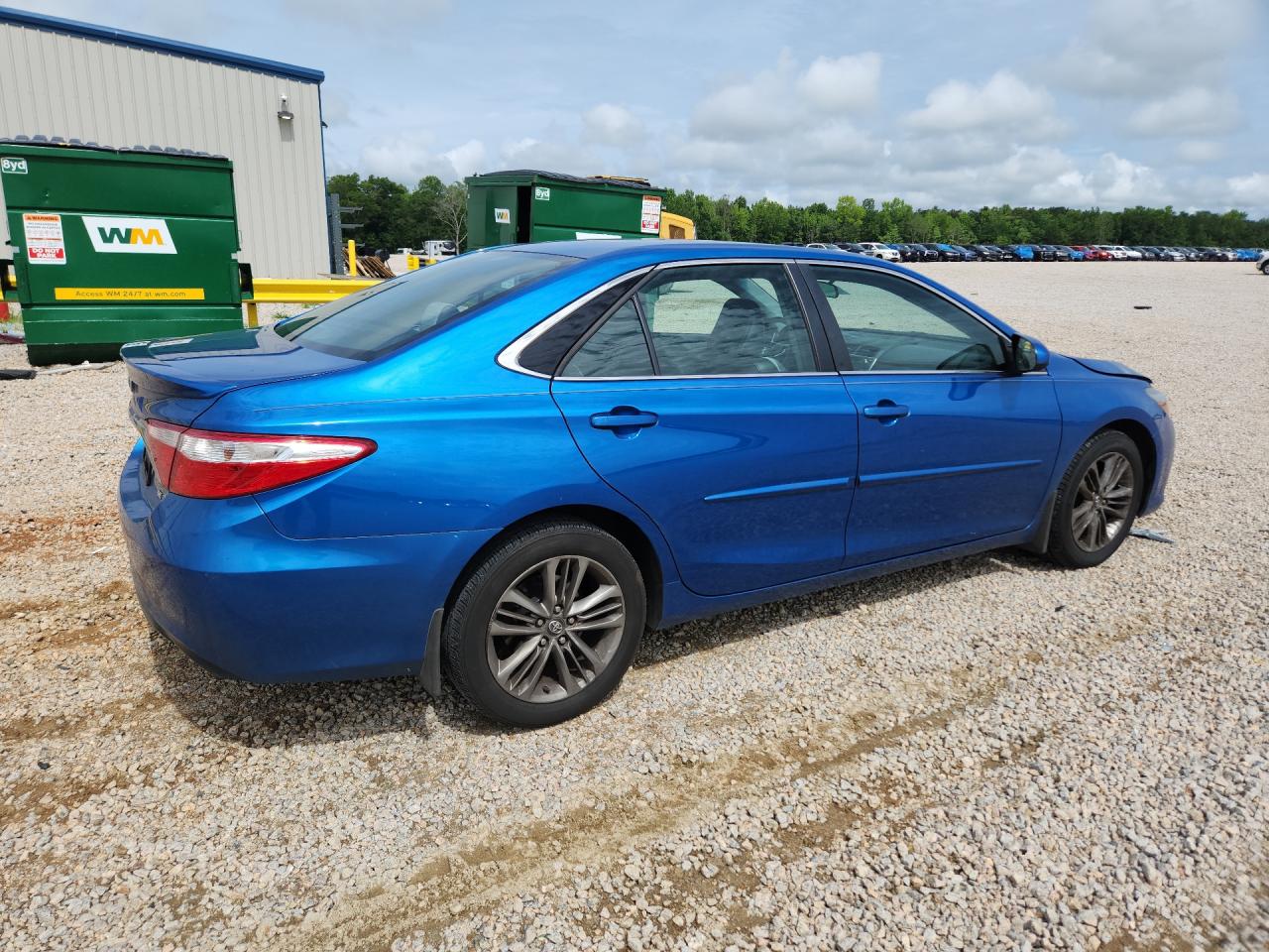 2017 TOYOTA CAMRY SE photo 3
