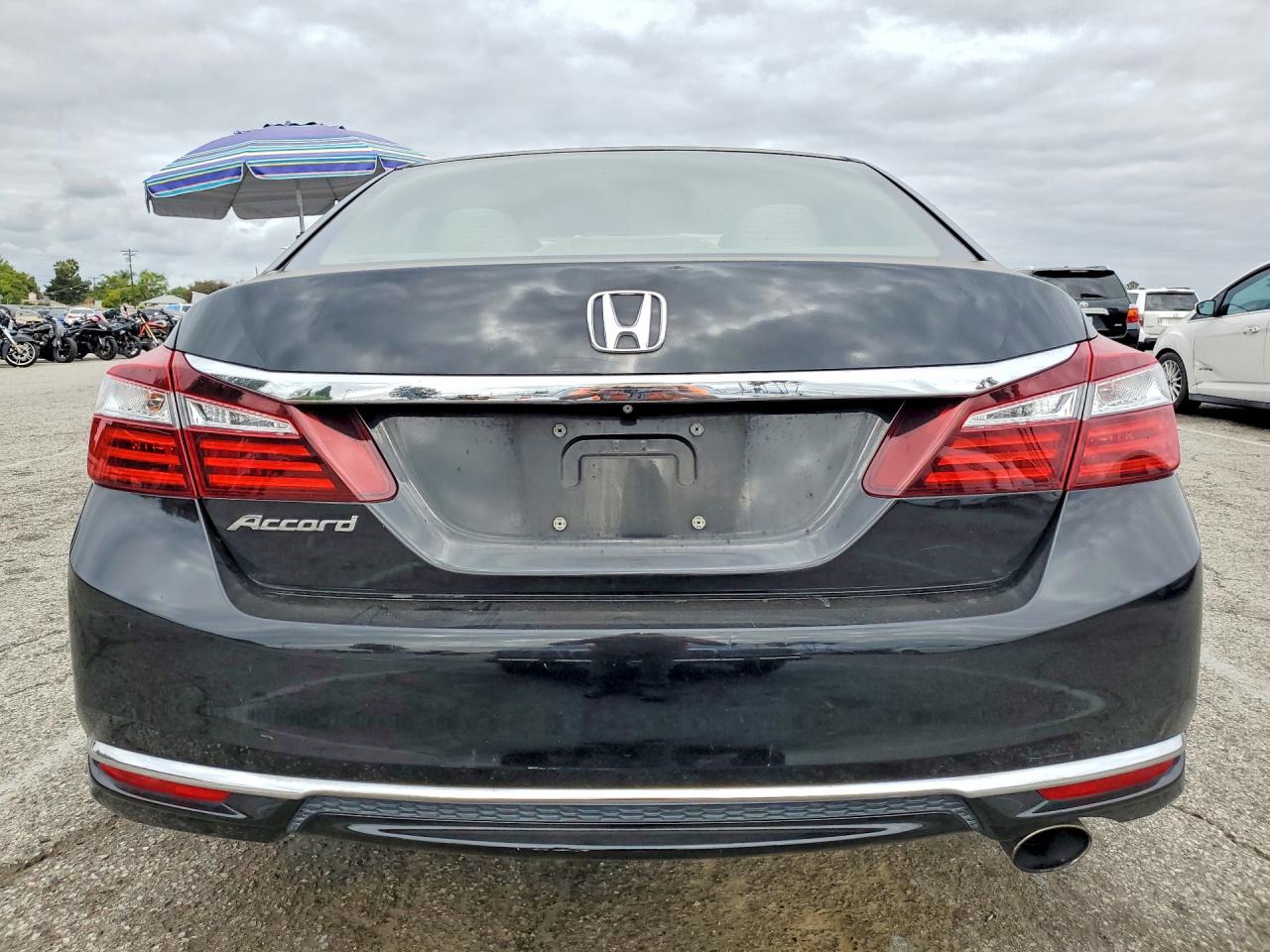 2016 HONDA ACCORD LX photo 11