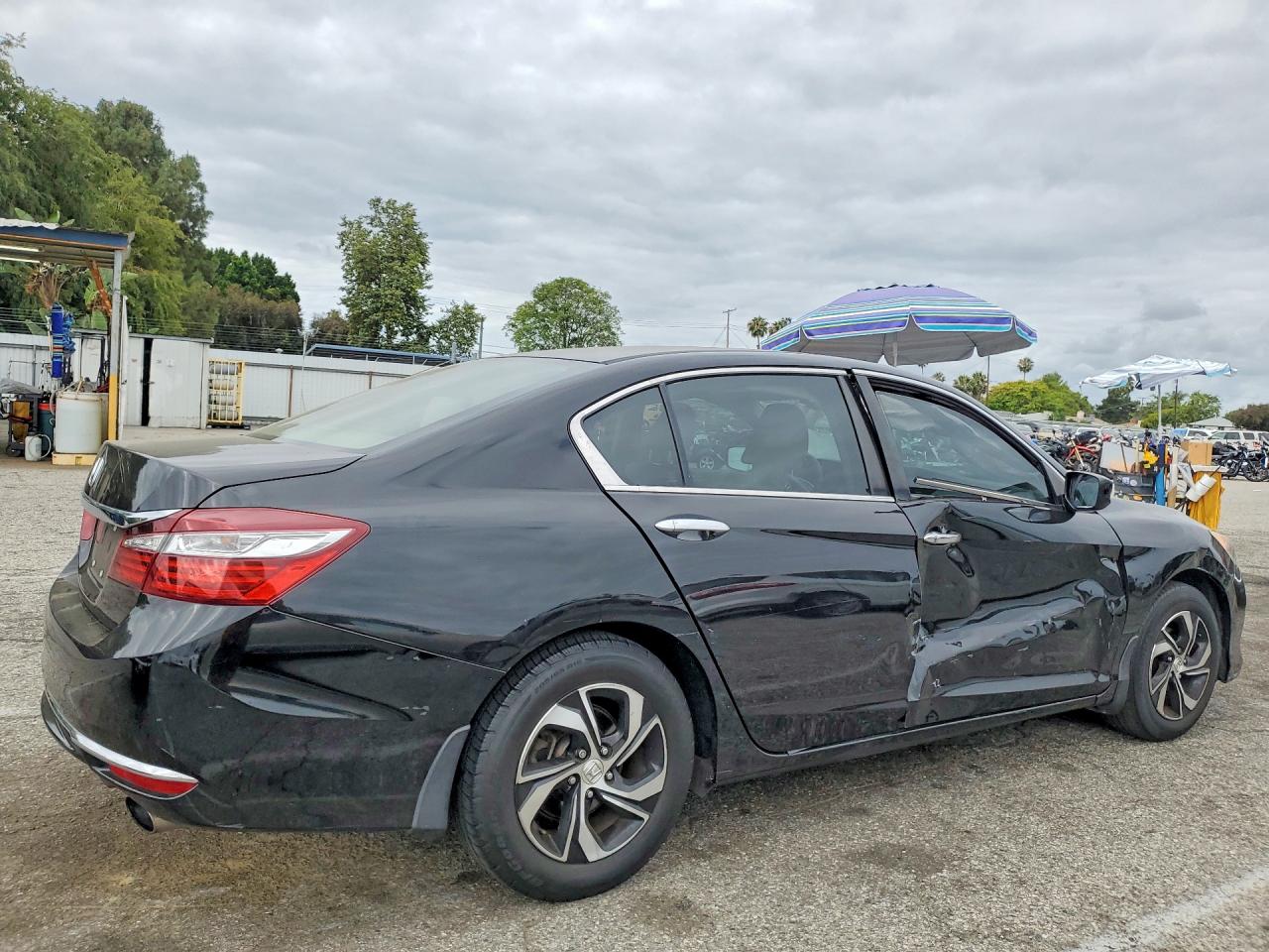 2016 HONDA ACCORD LX photo 5