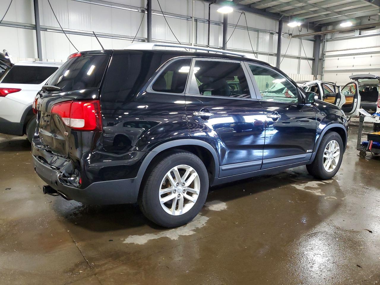 2014 KIA SORENTO LX photo 5