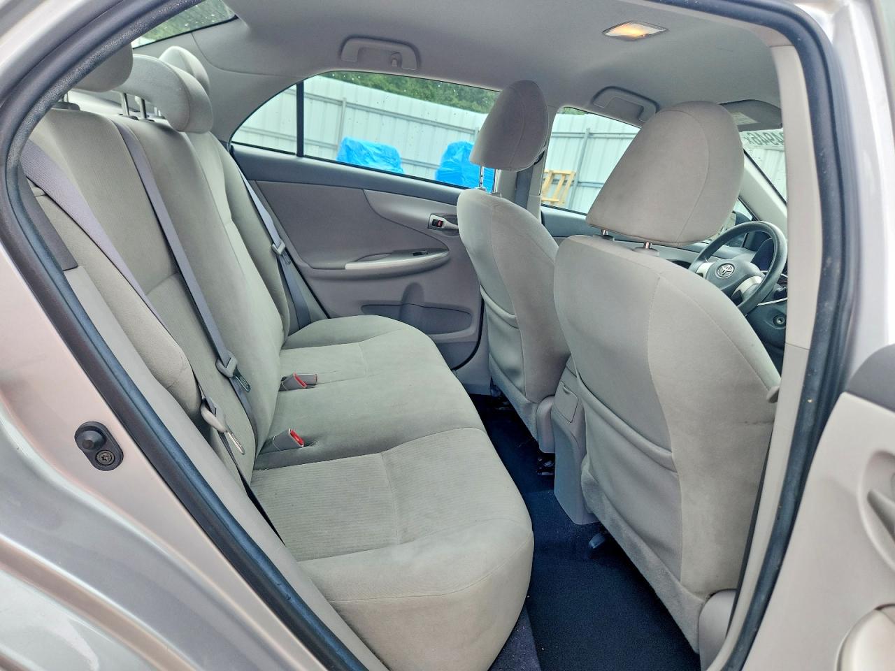 2010 TOYOTA COROLLA LE photo 10