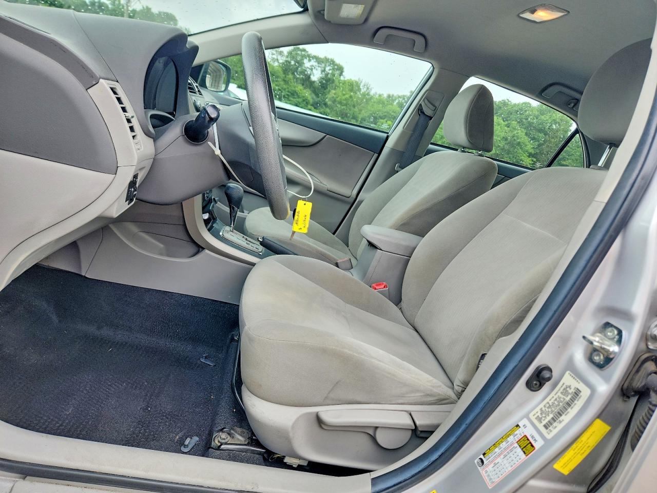2010 TOYOTA COROLLA LE photo 7