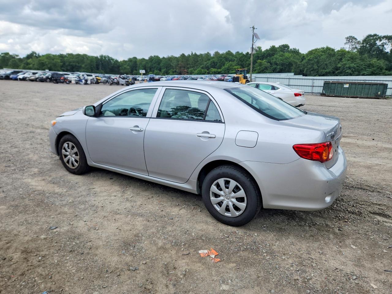 2010 TOYOTA COROLLA LE photo 2