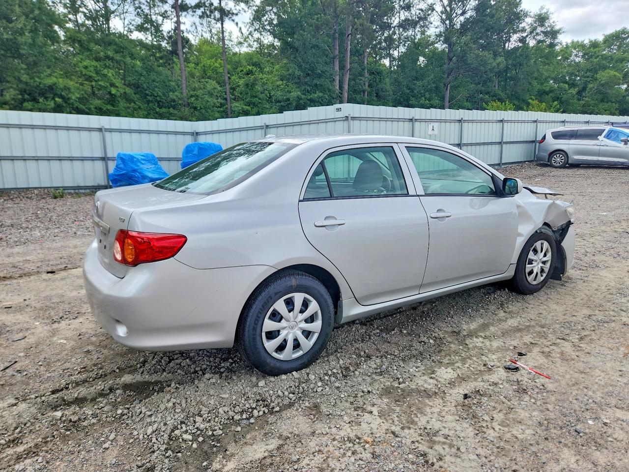 2010 TOYOTA COROLLA LE photo 3
