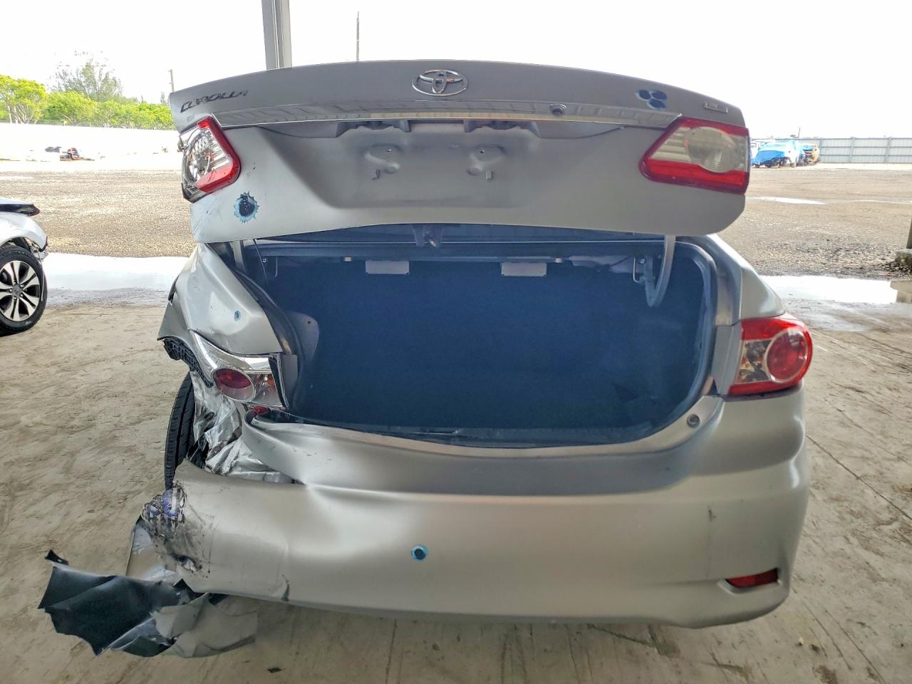 2011 TOYOTA COROLLA LE photo 11