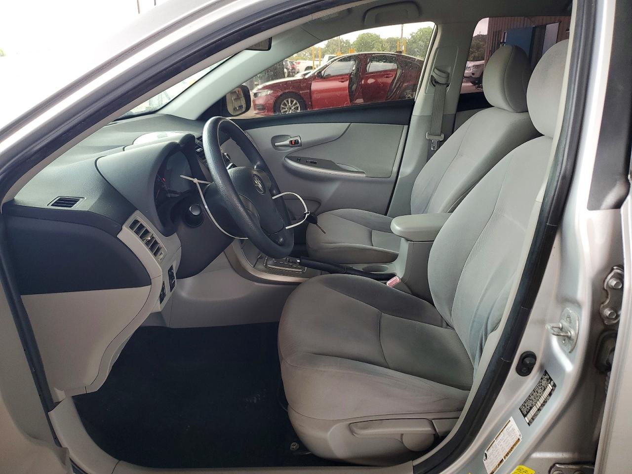 2011 TOYOTA COROLLA LE photo 13