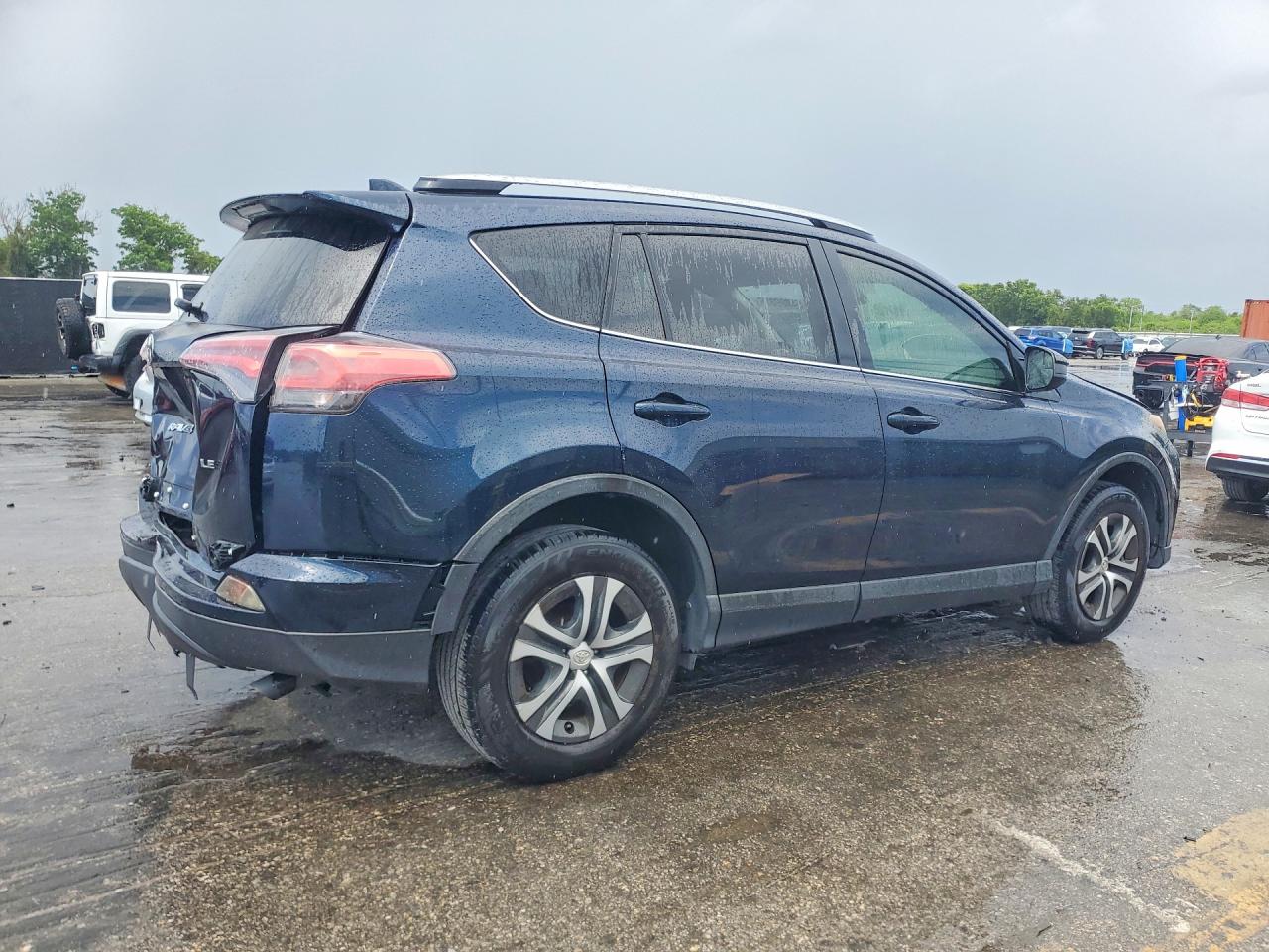 2018 TOYOTA RAV4 LE photo 7