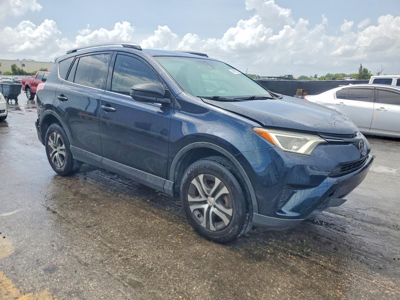 2018 TOYOTA RAV4 LE photo 10