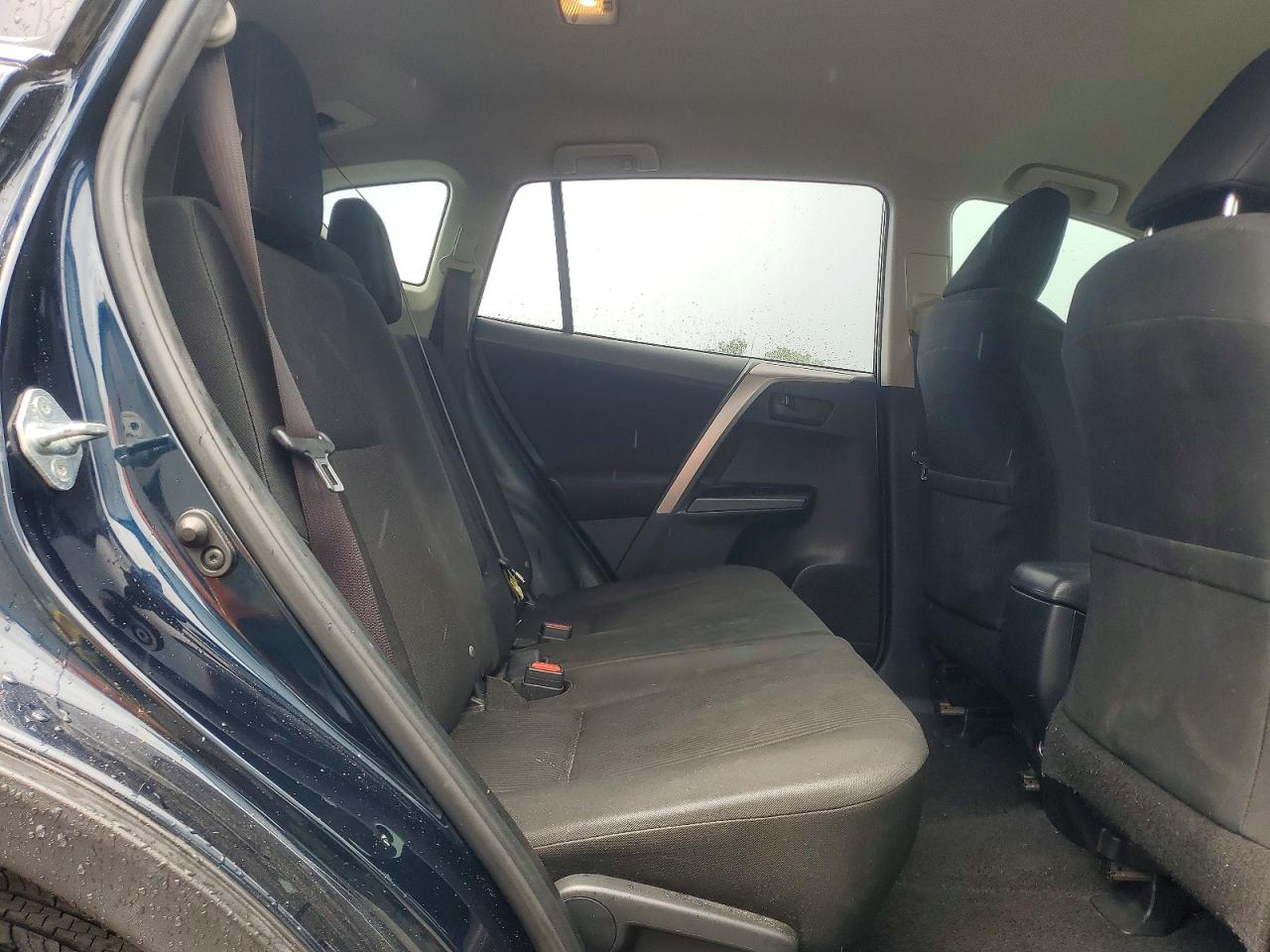 2018 TOYOTA RAV4 LE photo 31