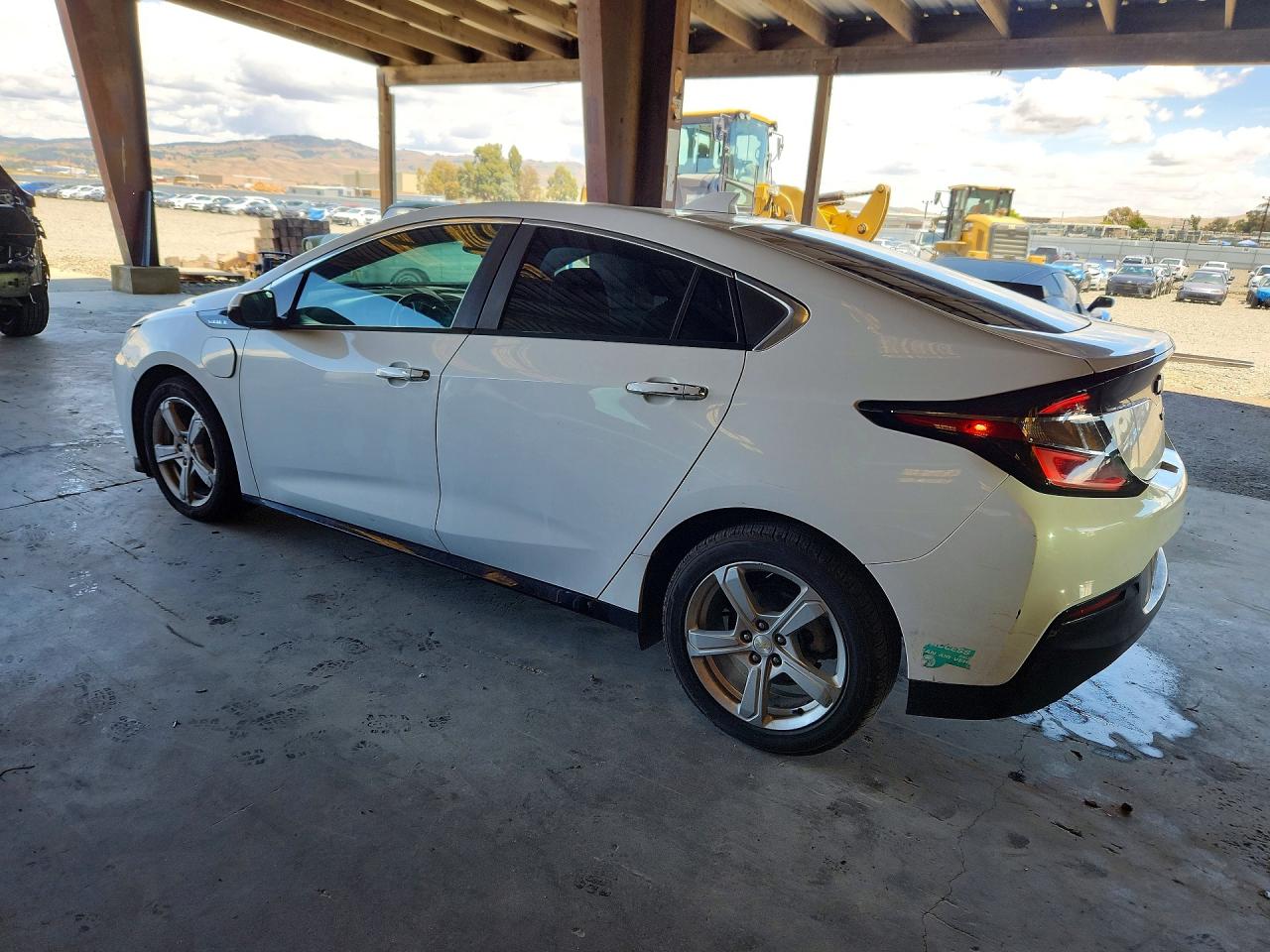 2017 CHEVROLET VOLT LT photo 4