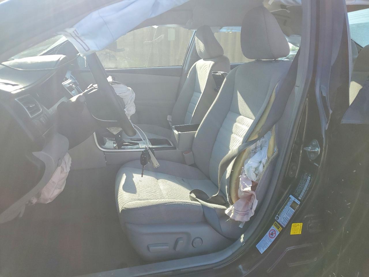 2017 TOYOTA CAMRY LE photo 13