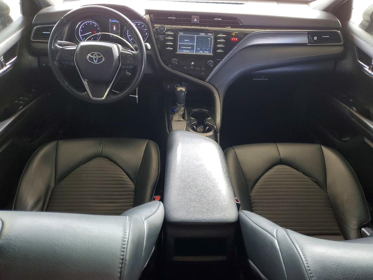 2019 TOYOTA CAMRY SE photo 8