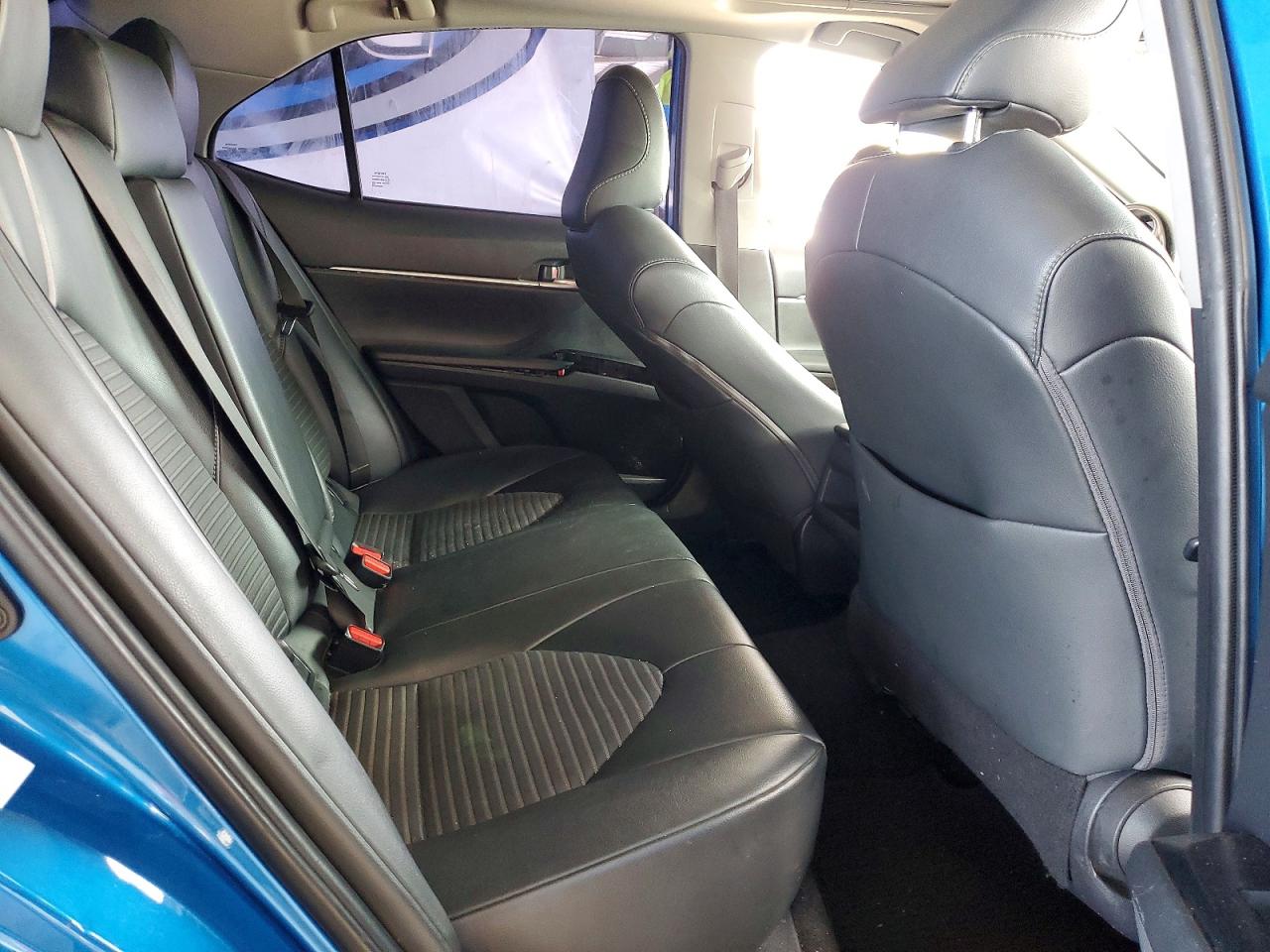2019 TOYOTA CAMRY SE photo 10
