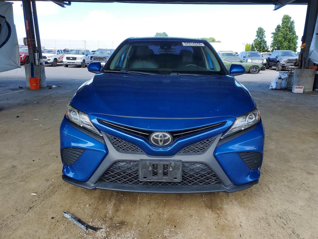 2019 TOYOTA CAMRY SE photo 5