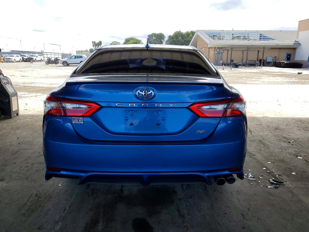 2019 TOYOTA CAMRY SE photo 6