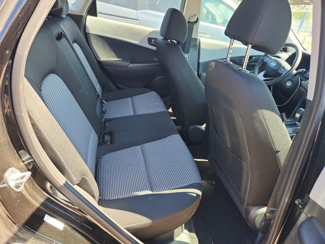 2020 HYUNDAI KONA SE photo 19