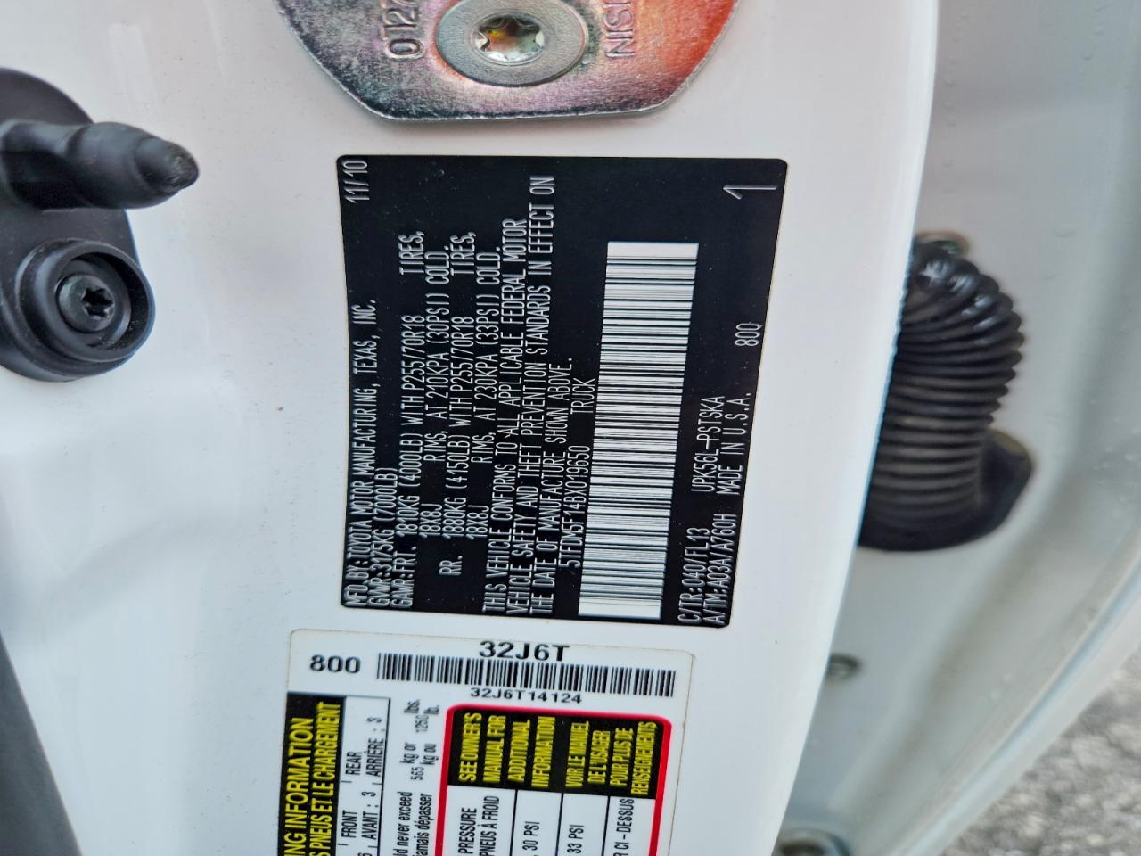 2011 TOYOTA TUNDRA CREWMAX SR5 photo 34