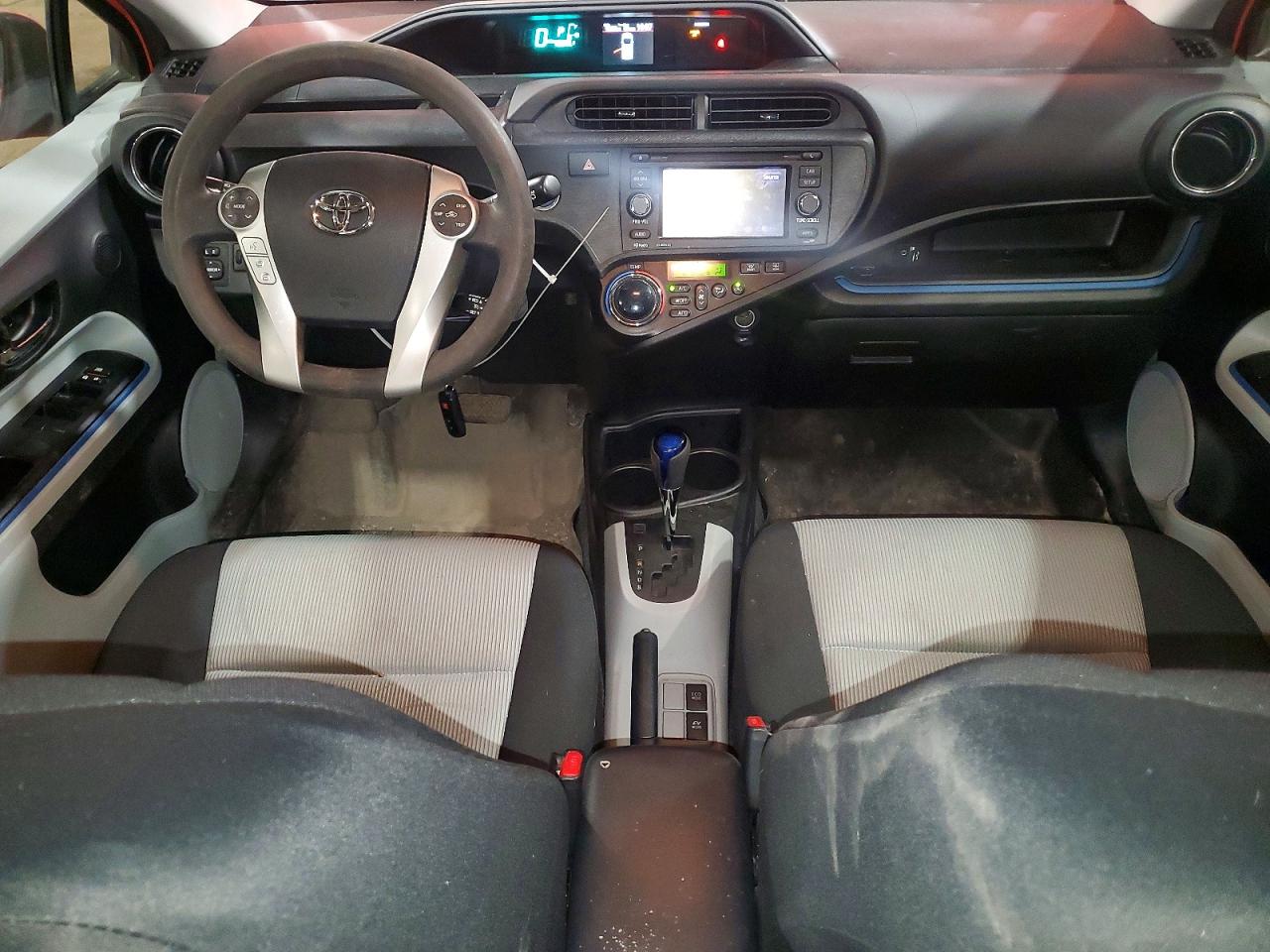 2013 TOYOTA PRIUS C THREE photo 15