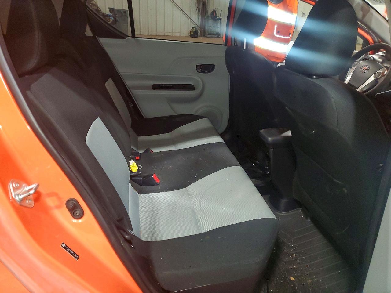 2013 TOYOTA PRIUS C THREE photo 21