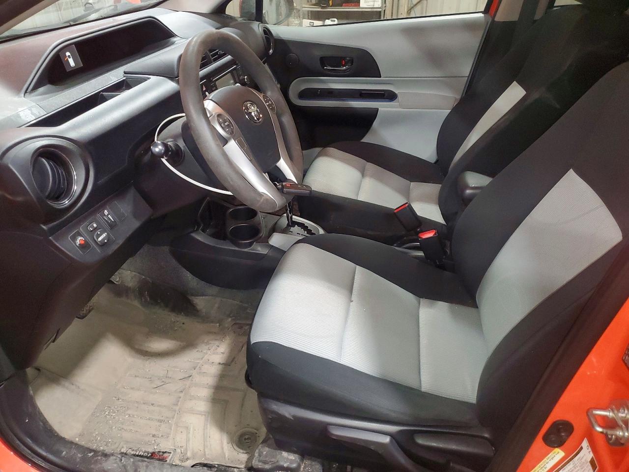 2013 TOYOTA PRIUS C THREE photo 13