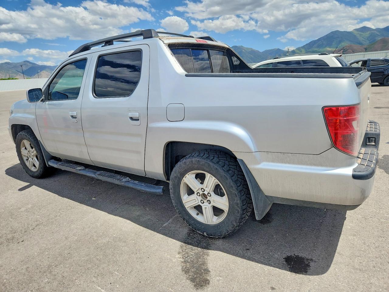 2011 HONDA RIDGELINE RTL photo 3