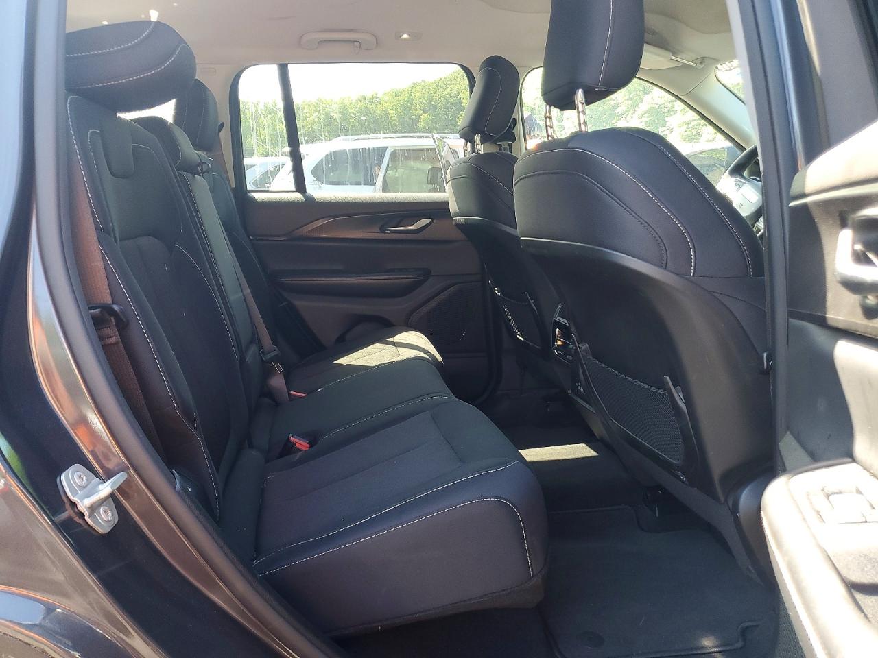 2023 JEEP GRAND CHEROKEE LAREDO photo 19
