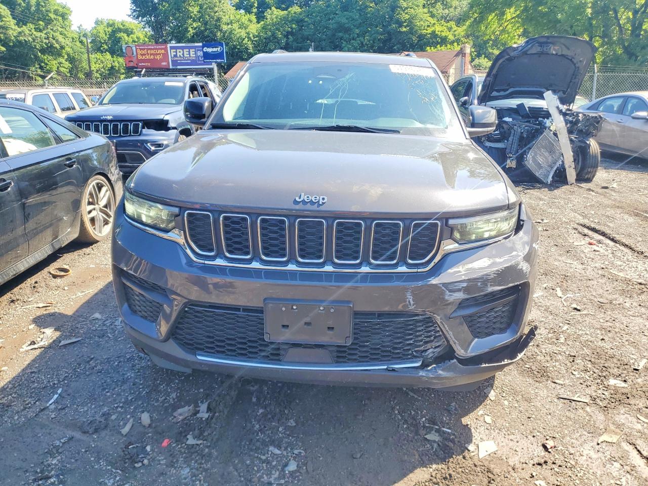 2023 JEEP GRAND CHEROKEE LAREDO photo 9