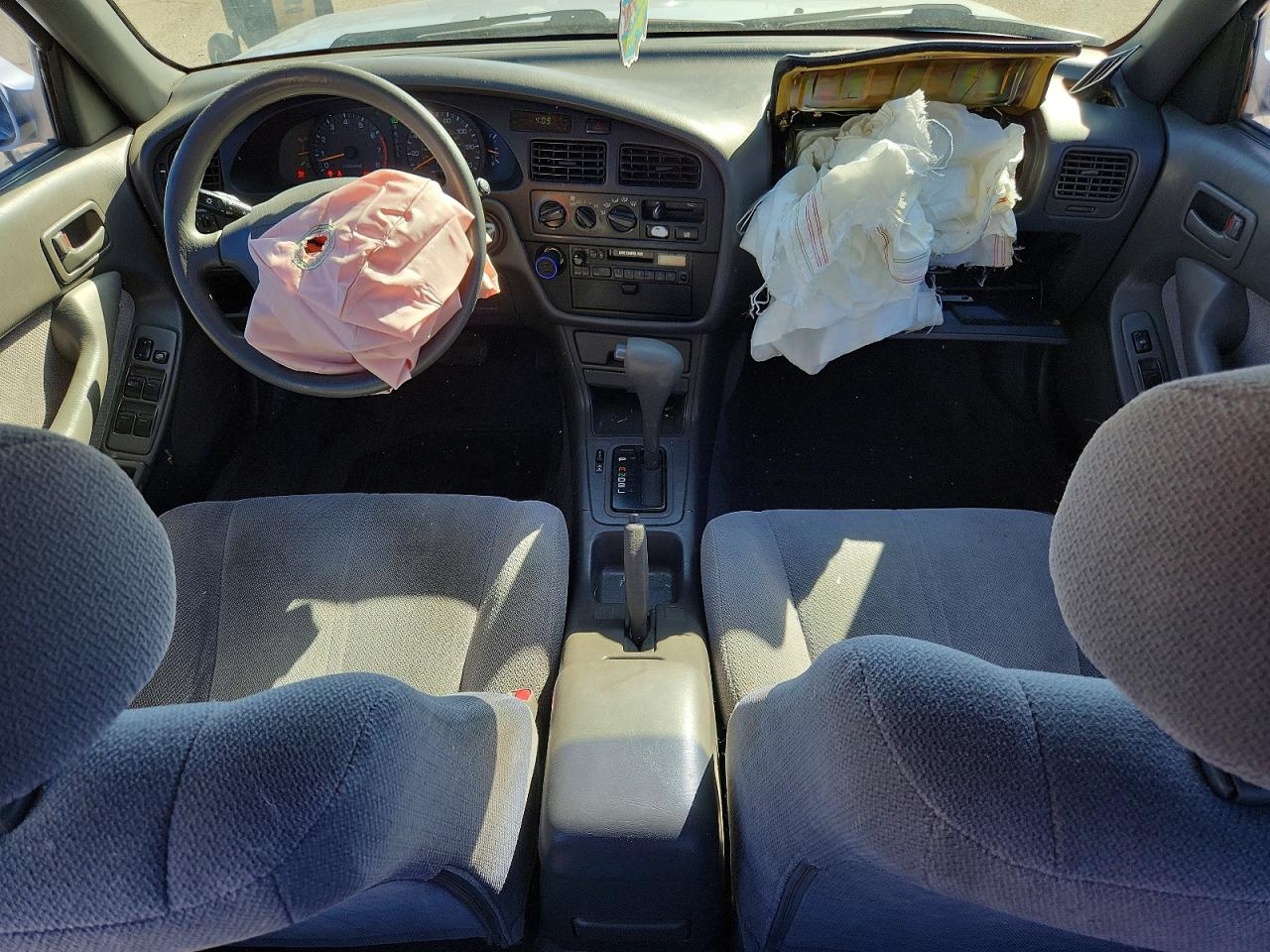 1995 TOYOTA CAMRY LE photo 22